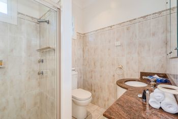 Spacious 4 Bedroom House The Hill - Australia Accommodation 1