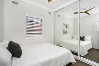 Two Bedroom Beachside Apartment CLOV4 - Australia Accommodation 3