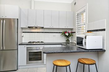 Two Bedroom Beachside Apartment CLOV4 - Australia Accommodation 1