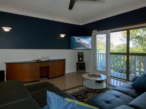Christmas Bush Avenue 2 / 1 - Australia Accommodation 2