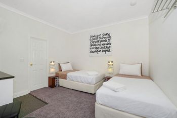 Spooky Hall Motel - Australia Accommodation 5