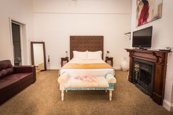 Spooky Hall Motel - Australia Accommodation 1