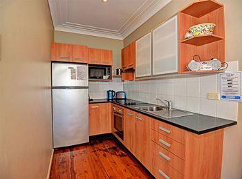 Ocean Parade By The Beach Unit - Australia Accommodation 2