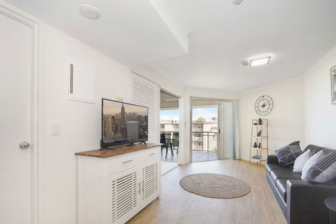 Alex Beach Resort 412 - Australia Accommodation 1