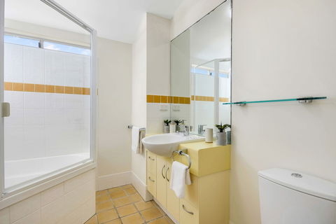 Alex Beach Resort 412 - Australia Accommodation 5