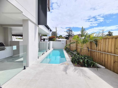 Modern 2 BR With Private Pool & Garden - Australia Accommodation 2
