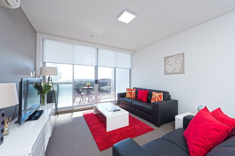 Astra Apartments Miller Street - Australia Accommodation 2