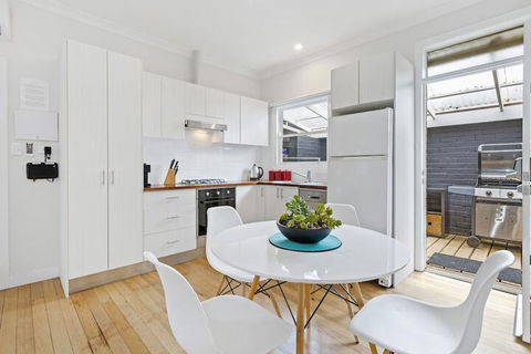AMORE - Australia Accommodation 4