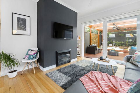 AMORE - Australia Accommodation 0