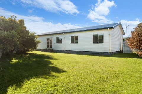 Julieanne - Australia Accommodation 0