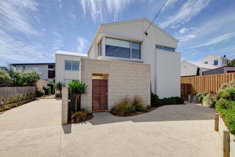 Villa Moyne - Australia Accommodation 0