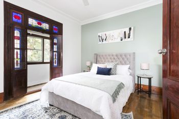 Spacious 3 Bedroom Minutes To CBD - Australia Accommodation 2