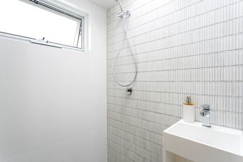 Spacious 3 Bedroom Minutes To CBD - Australia Accommodation 1