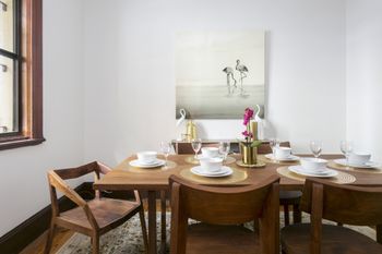 Spacious 3 Bedroom Minutes To CBD - Australia Accommodation 4