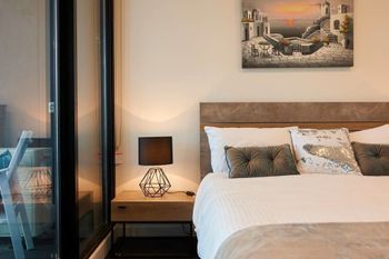 Stunning Harbour & City View Loft - Australia Accommodation 4