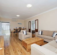 Longboard 11 Boulder Bay Road - Australia Accommodation