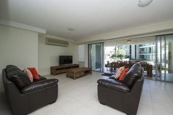 Blue On Blue Apartment 811 - Australia Accommodation 4