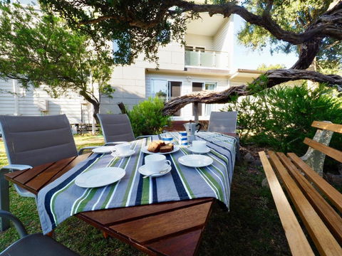 Alices Palace 2 Minute Walk To Lifeguard Patrolled Surf Beach - Australia Accommodation 3