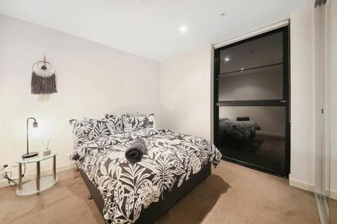 A Cozy 2BR CBD Apartment Near Bourke St. Mall - Australia Accommodation 3
