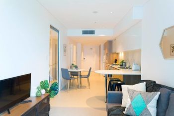 Compact Brisbane Pad With 2 Bedrooms - Australia Accommodation 0