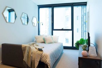 Compact Brisbane Pad With 2 Bedrooms - Australia Accommodation 3