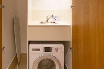 Compact Brisbane Pad With 2 Bedrooms - Australia Accommodation 6