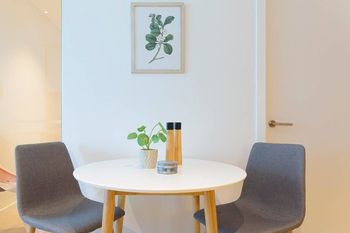 Compact Brisbane Pad With 2 Bedrooms - Australia Accommodation 2