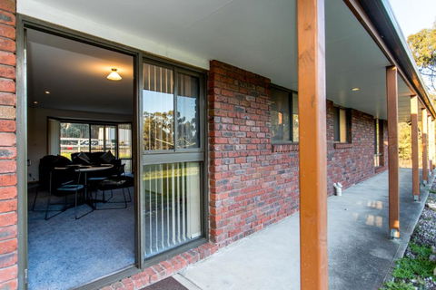Acton Park Holiday Units - Australia Accommodation 2