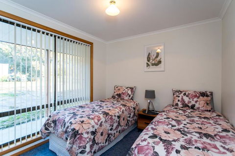 Acton Park Holiday Units - Australia Accommodation 1
