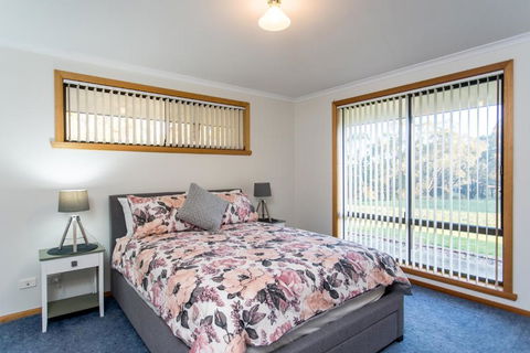 Acton Park Holiday Units - Australia Accommodation 4