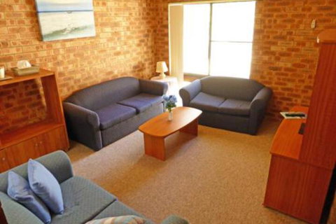 Dolphins Delight At Culburra Beach - Australia Accommodation 6