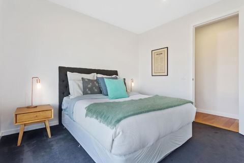 Azure Oasis - Australia Accommodation 4