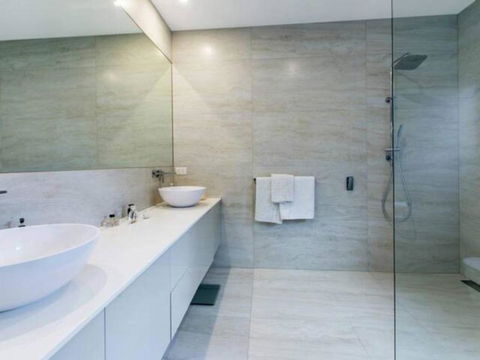 Azure Oasis - Australia Accommodation 7