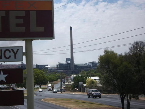 Spinifex Motel & Serviced Apartments - Australia Accommodation 0