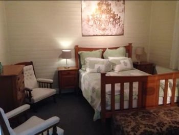 Edgeworth Street Manor - Australia Accommodation 3