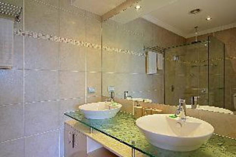 A PERFECT STAY 3 James Cook Apartments - Australia Accommodation 1