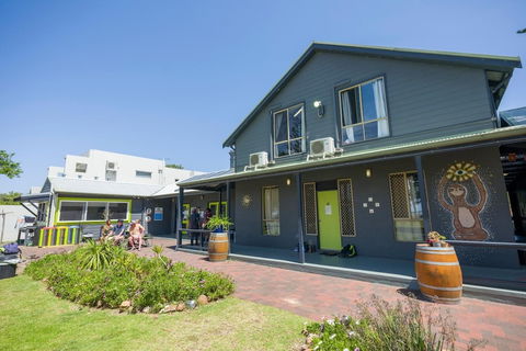 Dunsborough Beachouse YHA Backpackers - Australia Accommodation 0