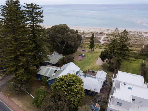 Dunsborough Beachouse YHA Backpackers - Australia Accommodation 2