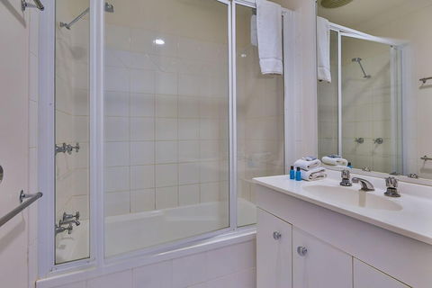 Sunset Waters Apartments - Australia Accommodation 2