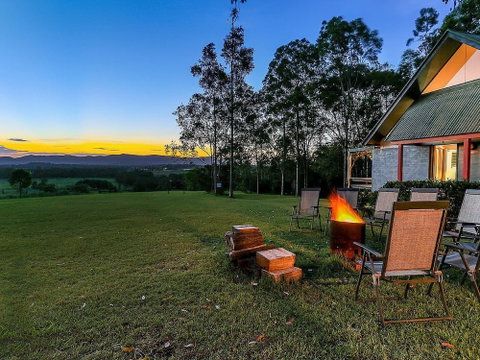 Vineyard Hill - Australia Accommodation 1