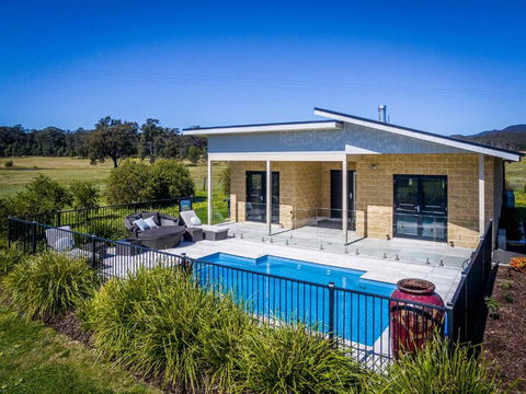 Mandalay Villas - Villa 2 - Australia Accommodation 3