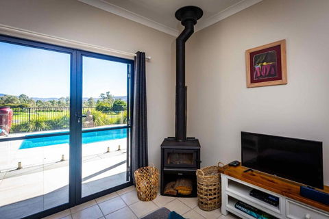 Mandalay Villas - Villa 2 - Australia Accommodation 6