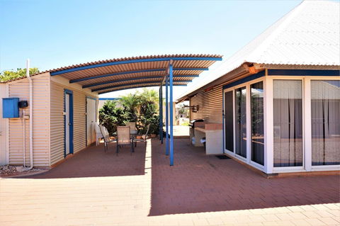 Osprey Holiday Village Unit 123 - Australia Accommodation 3