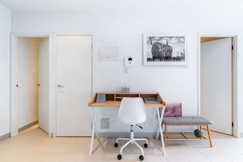 Ella, 1BDR Melbourne Apartment - Australia Accommodation 5