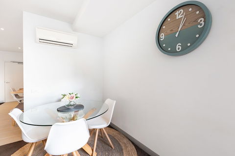Ella, 1BDR Melbourne Apartment - Australia Accommodation 4