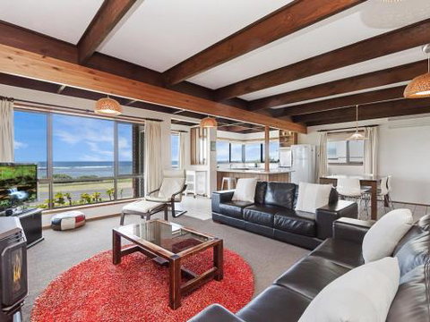 Swimmers Rest - Uninterrupted Panoramic Ocean Views - 1 Bedroom - Australia Accommodation 2