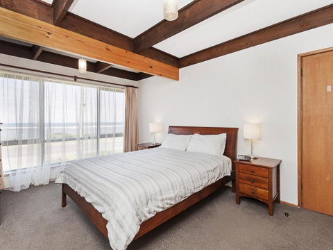 Swimmers Rest - Uninterrupted Panoramic Ocean Views - 1 Bedroom - Australia Accommodation 5