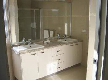 Harbour Views - Australia Accommodation 1