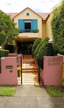AAA Albion Manor Apartments And Motel - Australia Accommodation 2