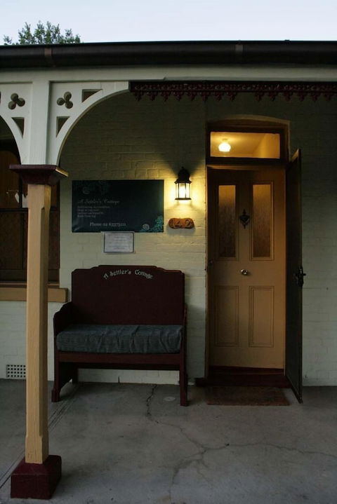A Settler's Cottage - Australia Accommodation 1